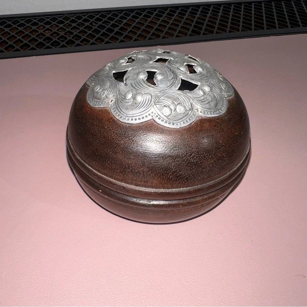 Vintage Lovely‎ Wooden Trinket/ Diffuser Box With Pressed Metal As A Decorative